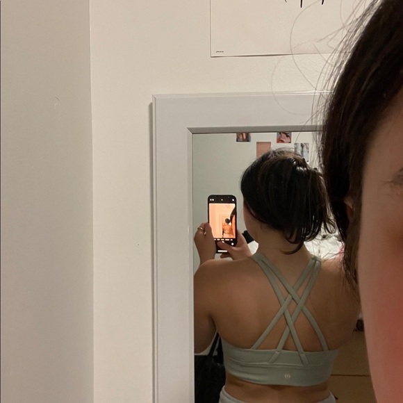 LULULEMON SPORTS BRA SIZE 4 💚 - Picture 3 of 4